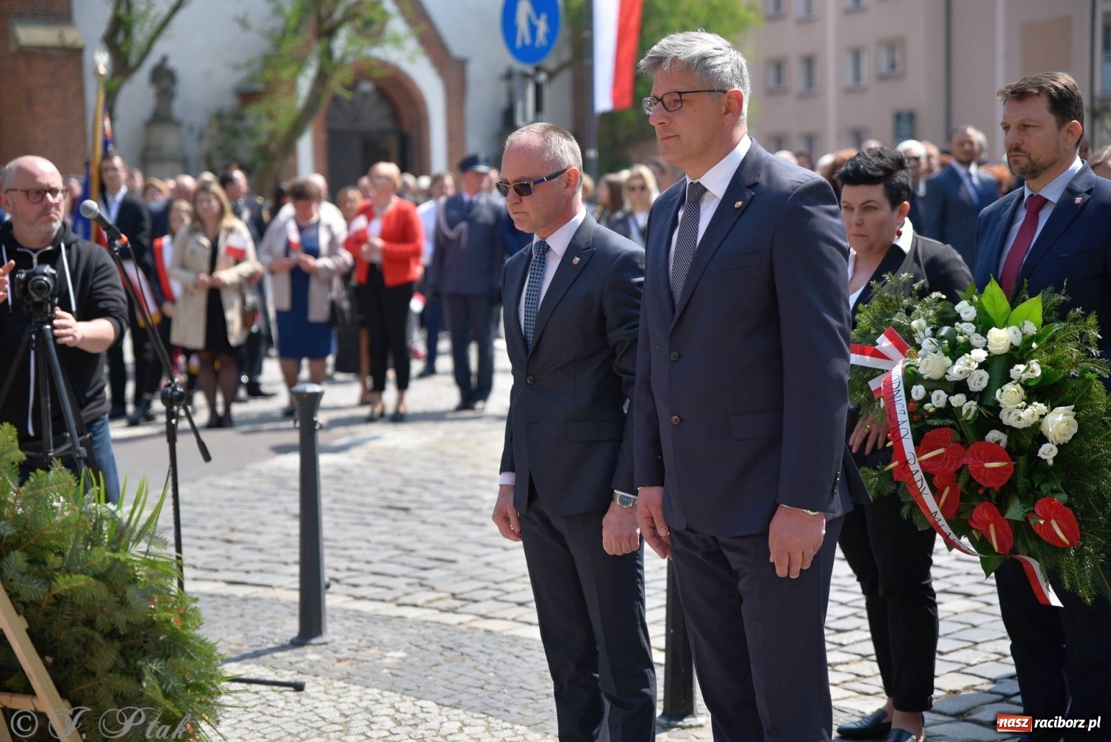 Zdjęcie w galerii na portalu naszraciborz.pl: 11 listopada w tym samym miejscu. Jak wiele się zmieniło od tamtej daty? wiadomości z regionu
