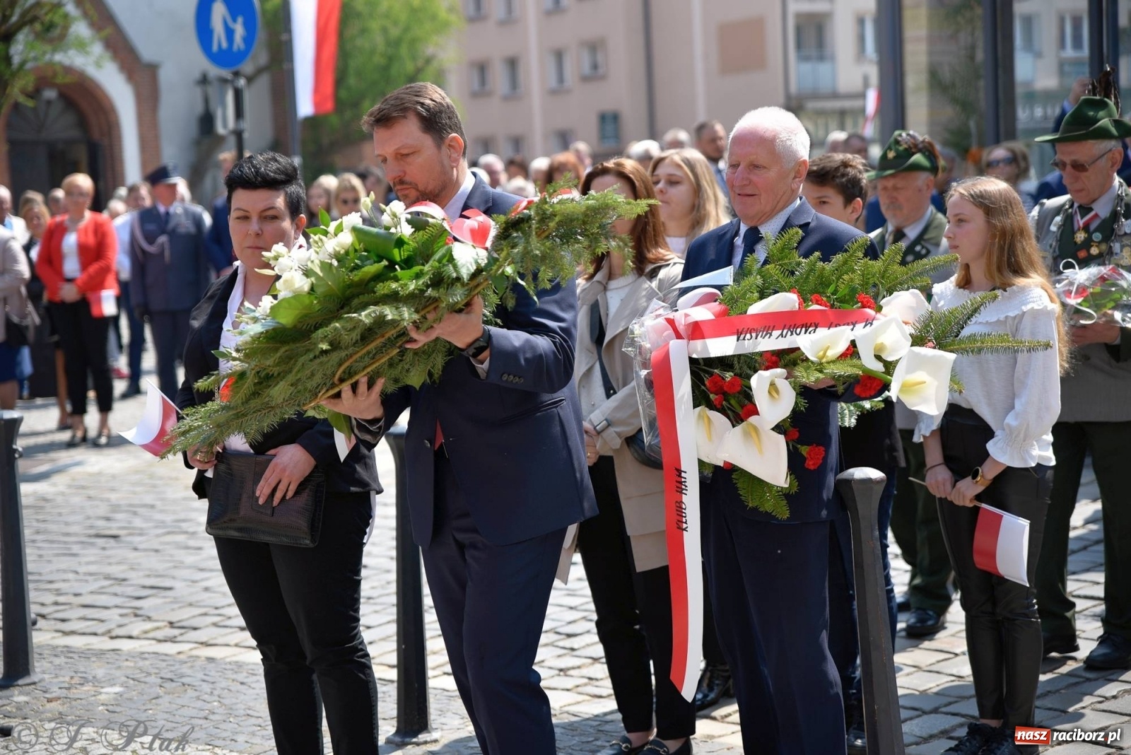 Zdjęcie w galerii na portalu naszraciborz.pl: 11 listopada w tym samym miejscu. Jak wiele się zmieniło od tamtej daty? wiadomości z regionu