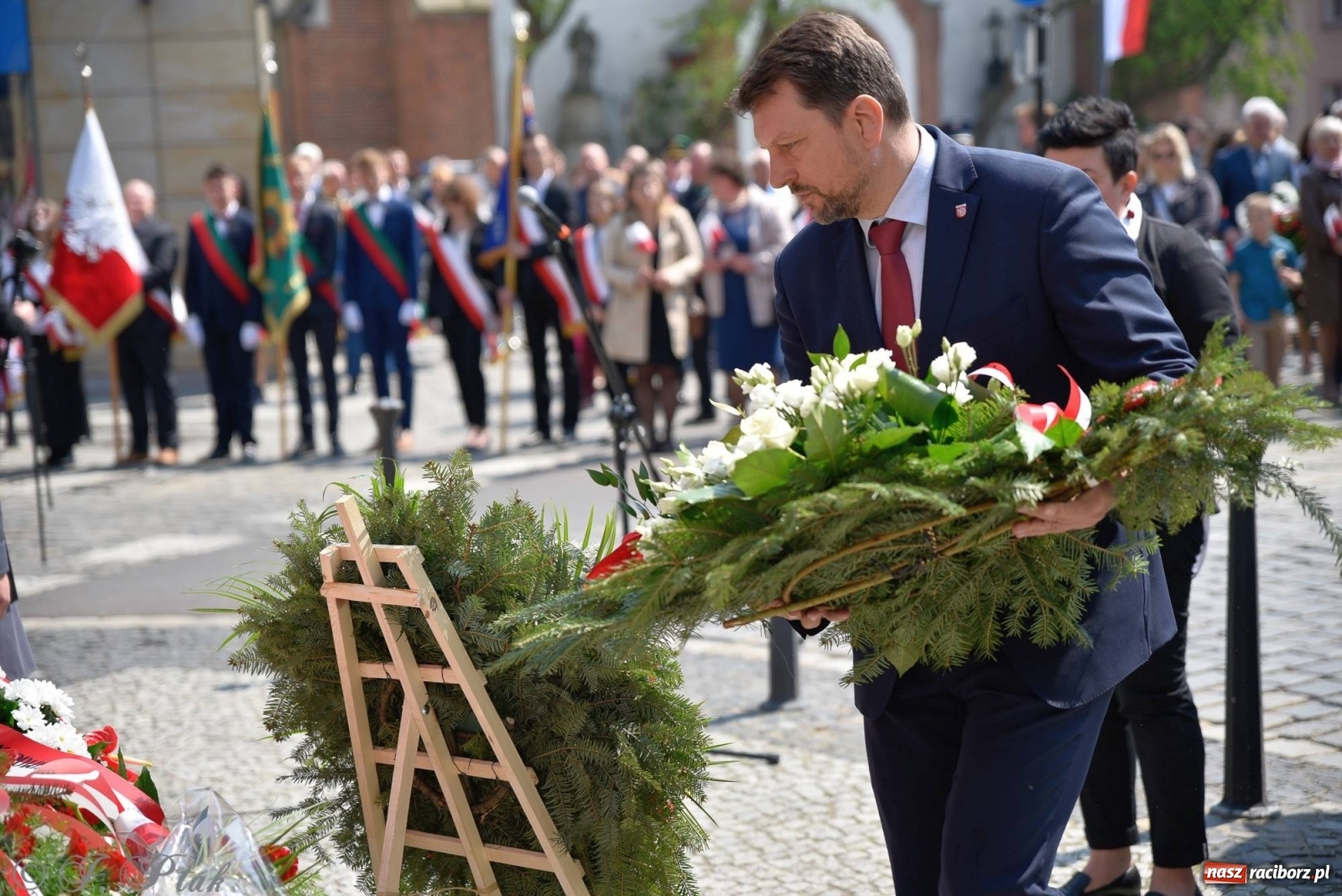 Zdjęcie w galerii na portalu naszraciborz.pl: 11 listopada w tym samym miejscu. Jak wiele się zmieniło od tamtej daty? wiadomości z regionu