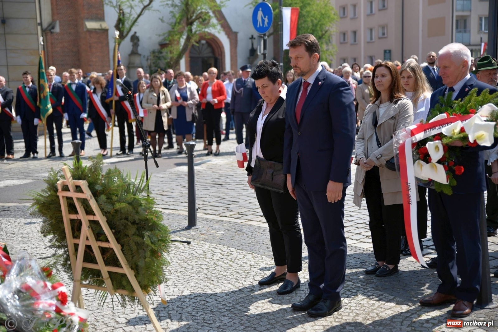 Zdjęcie w galerii na portalu naszraciborz.pl: 11 listopada w tym samym miejscu. Jak wiele się zmieniło od tamtej daty? wiadomości z regionu