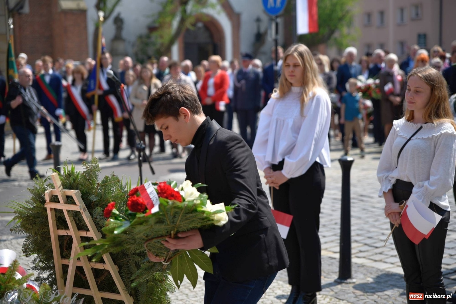 Zdjęcie w galerii na portalu naszraciborz.pl: 11 listopada w tym samym miejscu. Jak wiele się zmieniło od tamtej daty? wiadomości z regionu