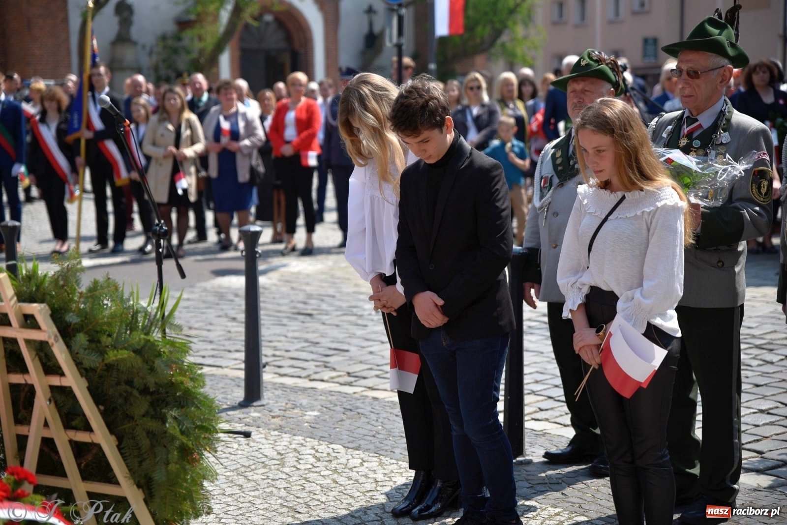 Zdjęcie w galerii na portalu naszraciborz.pl: 11 listopada w tym samym miejscu. Jak wiele się zmieniło od tamtej daty? wiadomości z regionu