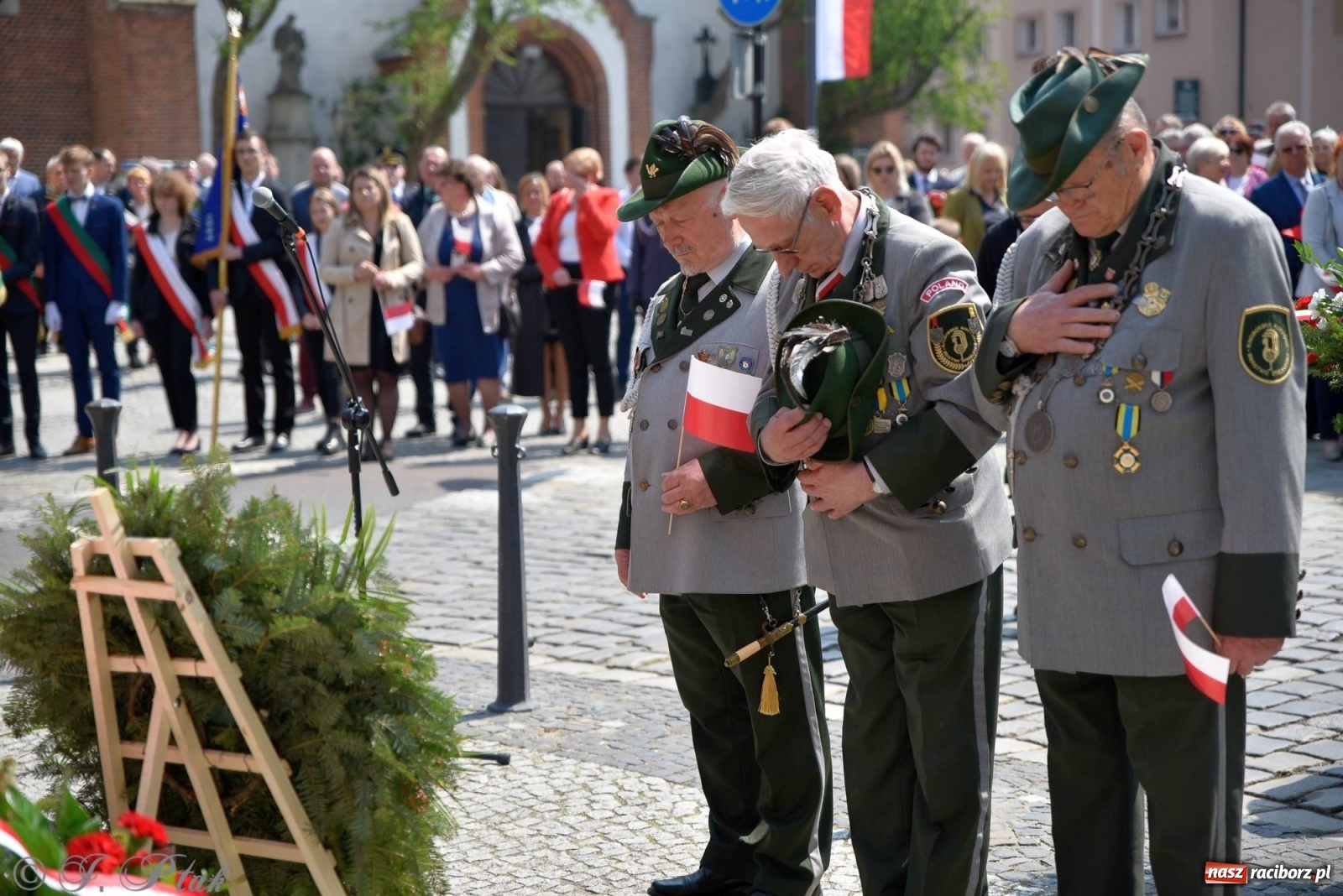 Zdjęcie w galerii na portalu naszraciborz.pl: 11 listopada w tym samym miejscu. Jak wiele się zmieniło od tamtej daty? wiadomości z regionu