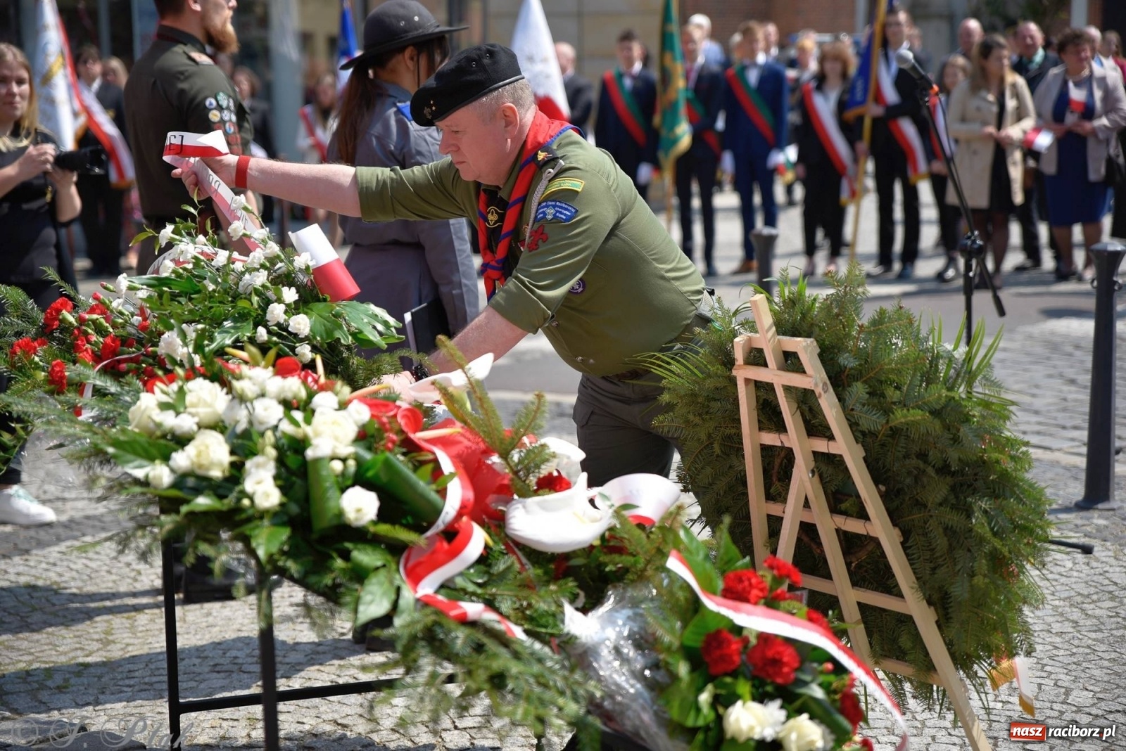 Zdjęcie w galerii na portalu naszraciborz.pl: 11 listopada w tym samym miejscu. Jak wiele się zmieniło od tamtej daty? wiadomości z regionu