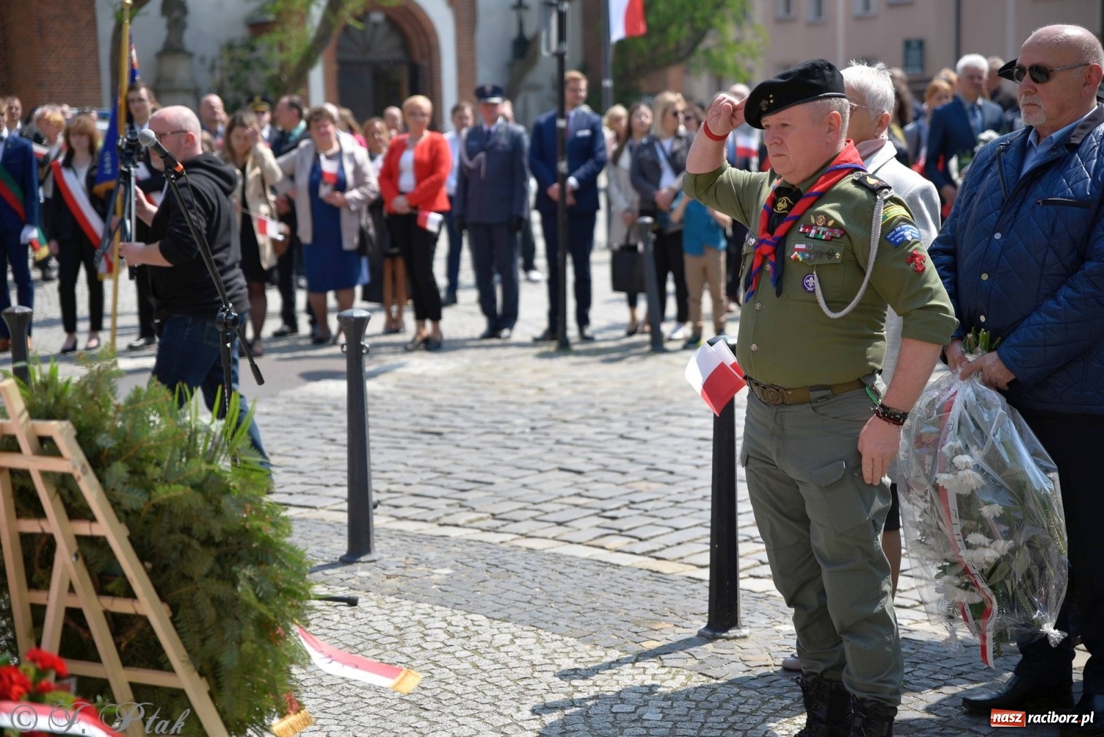 Zdjęcie w galerii na portalu naszraciborz.pl: 11 listopada w tym samym miejscu. Jak wiele się zmieniło od tamtej daty? wiadomości z regionu
