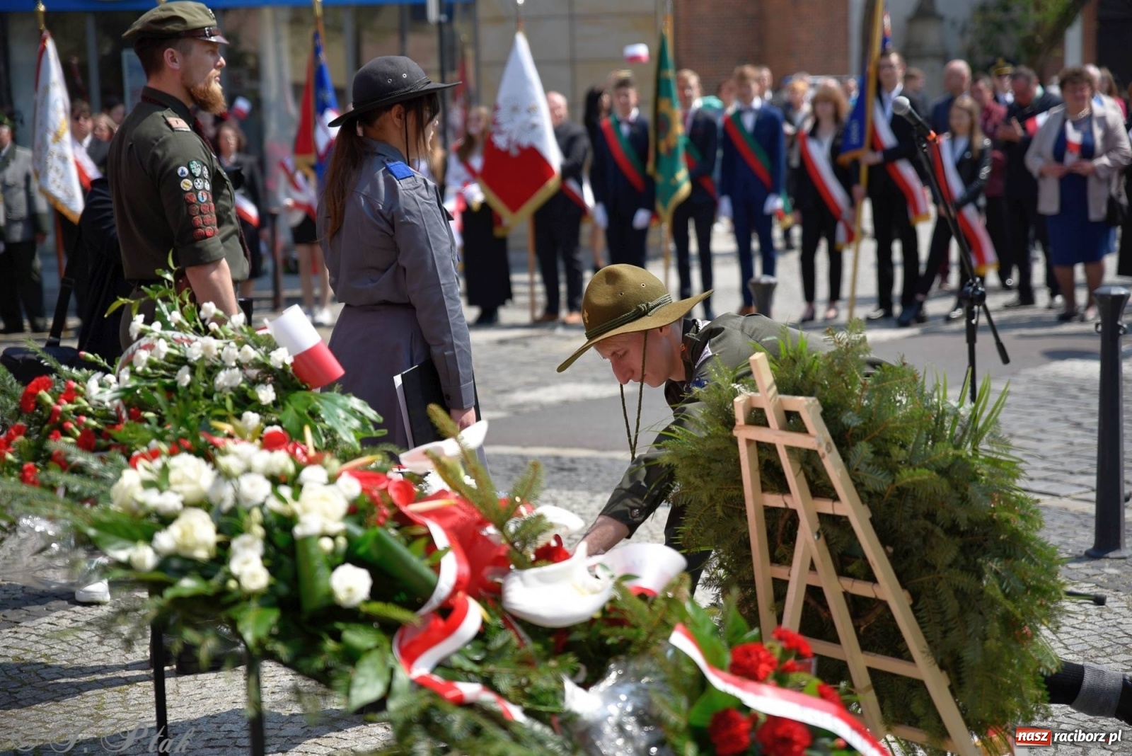 Zdjęcie w galerii na portalu naszraciborz.pl: 11 listopada w tym samym miejscu. Jak wiele się zmieniło od tamtej daty? wiadomości z regionu