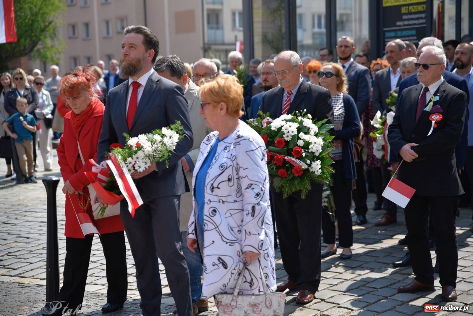 Zdjęcie w galerii na portalu naszraciborz.pl: 11 listopada w tym samym miejscu. Jak wiele się zmieniło od tamtej daty? wiadomości z regionu