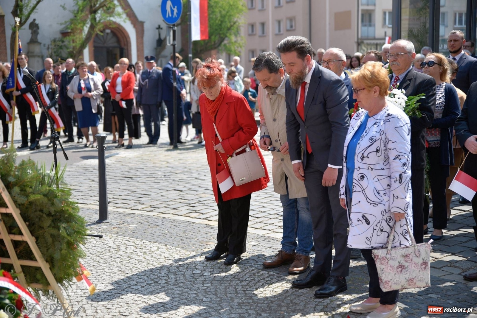 Zdjęcie w galerii na portalu naszraciborz.pl: 11 listopada w tym samym miejscu. Jak wiele się zmieniło od tamtej daty? wiadomości z regionu