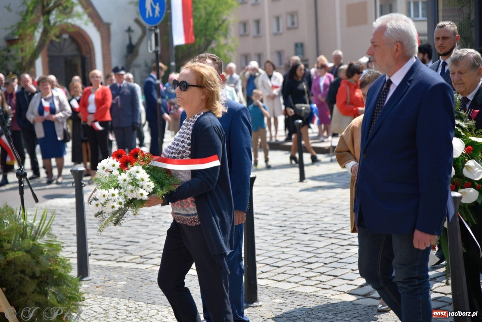 Zdjęcie w galerii na portalu naszraciborz.pl: 11 listopada w tym samym miejscu. Jak wiele się zmieniło od tamtej daty? wiadomości z regionu