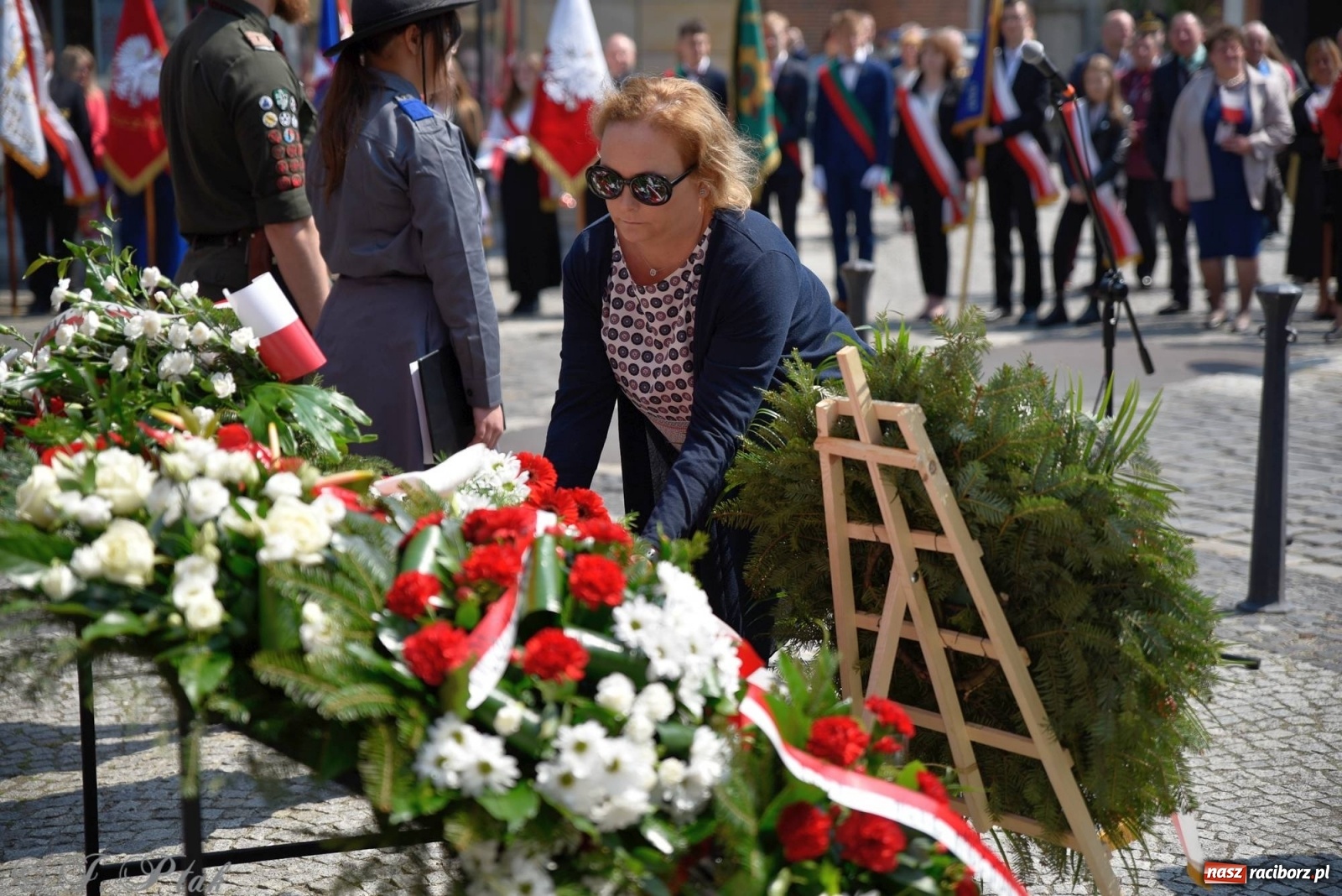 Zdjęcie w galerii na portalu naszraciborz.pl: 11 listopada w tym samym miejscu. Jak wiele się zmieniło od tamtej daty? wiadomości z regionu