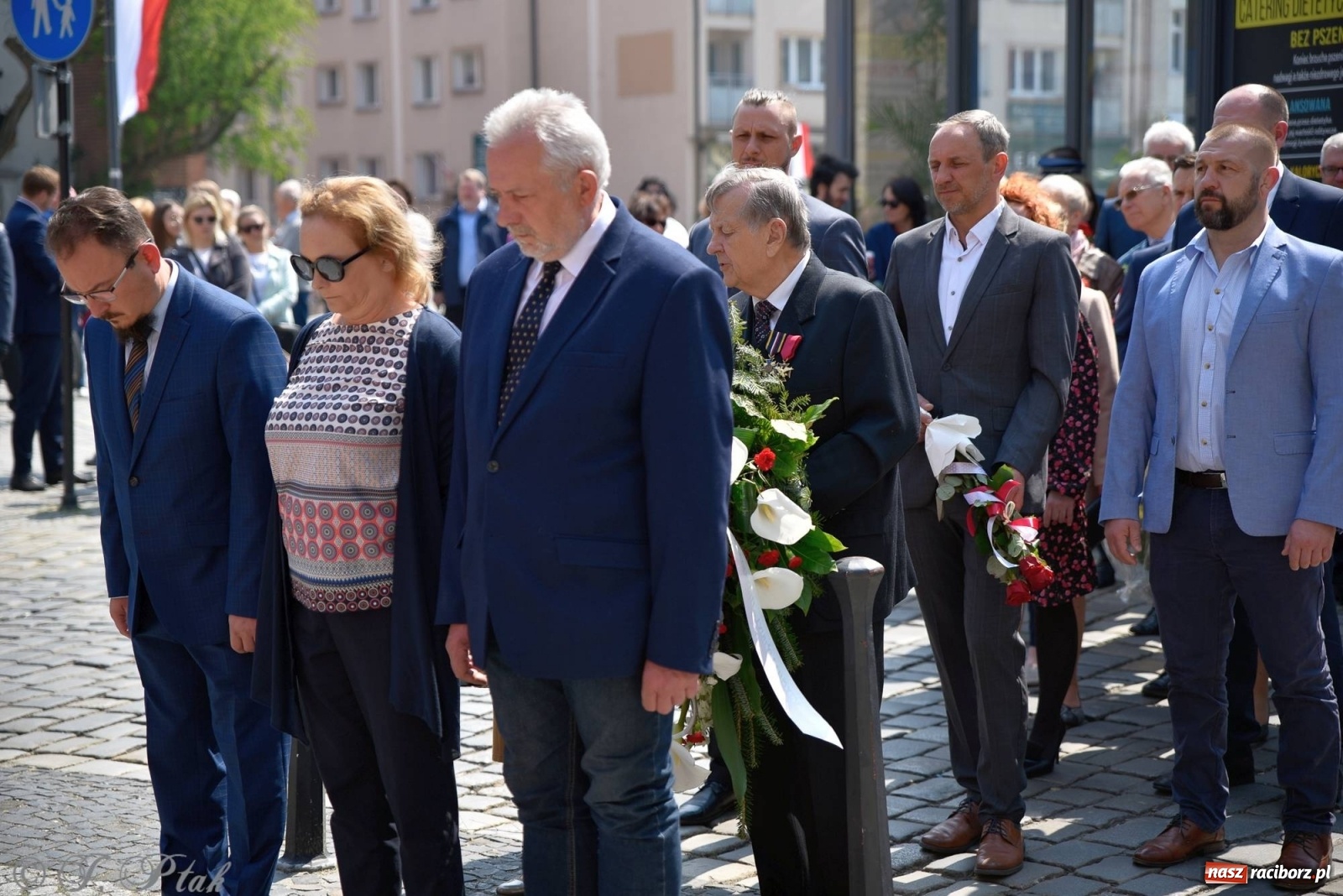 Zdjęcie w galerii na portalu naszraciborz.pl: 11 listopada w tym samym miejscu. Jak wiele się zmieniło od tamtej daty? wiadomości z regionu