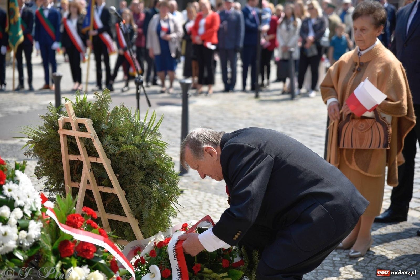 Zdjęcie w galerii na portalu naszraciborz.pl: 11 listopada w tym samym miejscu. Jak wiele się zmieniło od tamtej daty? wiadomości z regionu