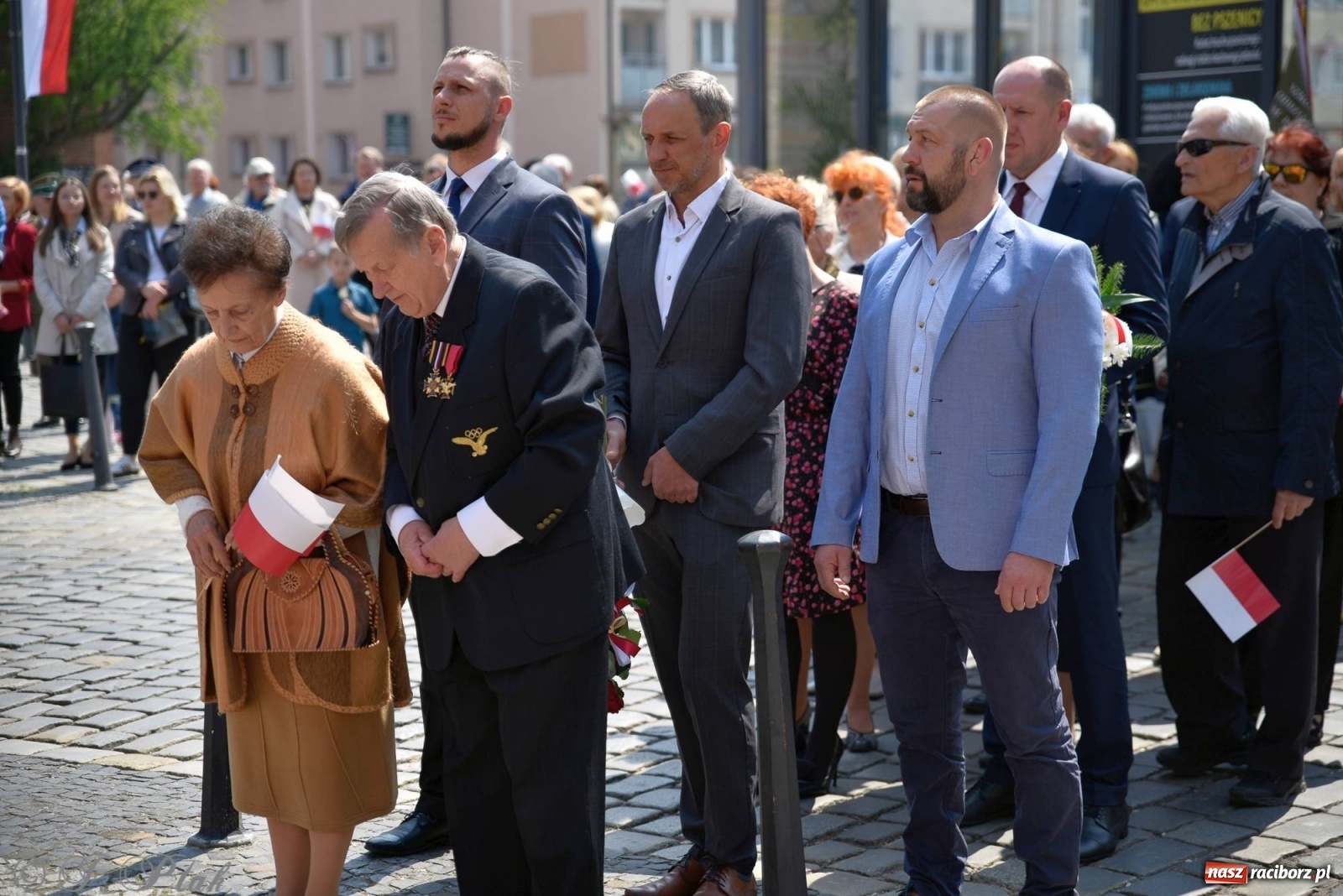 Zdjęcie w galerii na portalu naszraciborz.pl: 11 listopada w tym samym miejscu. Jak wiele się zmieniło od tamtej daty? wiadomości z regionu