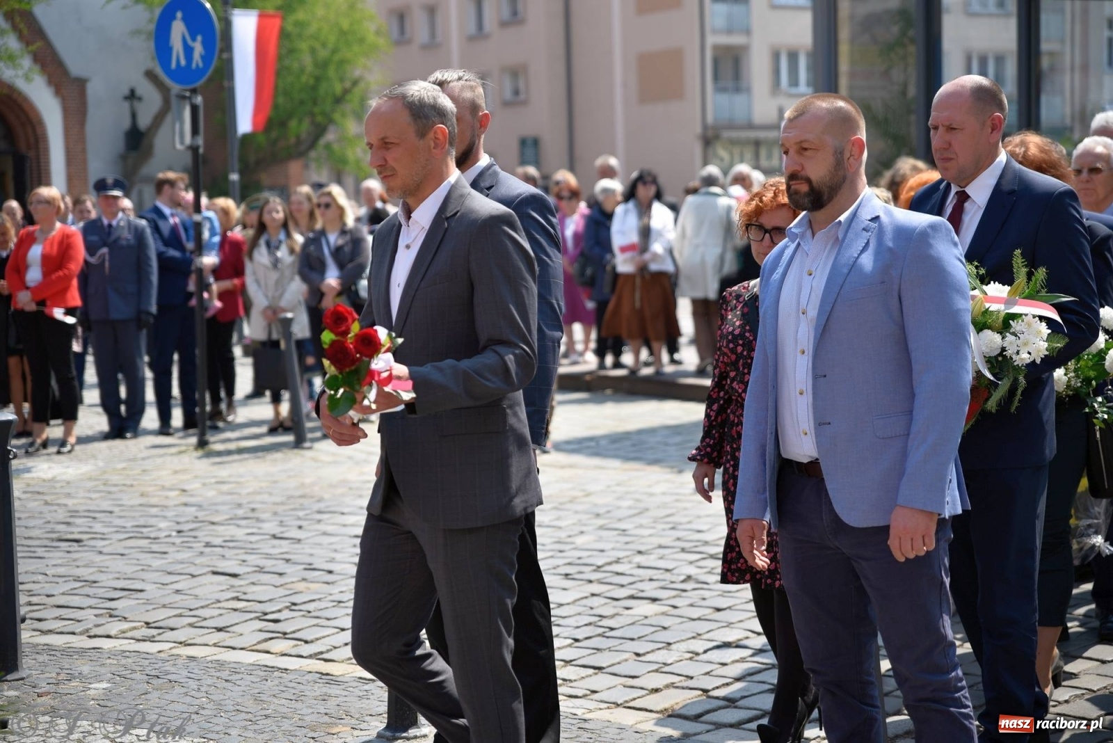 Zdjęcie w galerii na portalu naszraciborz.pl: 11 listopada w tym samym miejscu. Jak wiele się zmieniło od tamtej daty? wiadomości z regionu