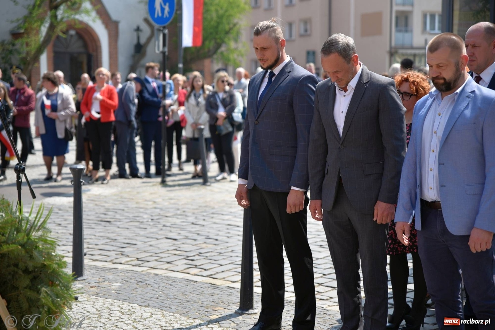 Zdjęcie w galerii na portalu naszraciborz.pl: 11 listopada w tym samym miejscu. Jak wiele się zmieniło od tamtej daty? wiadomości z regionu