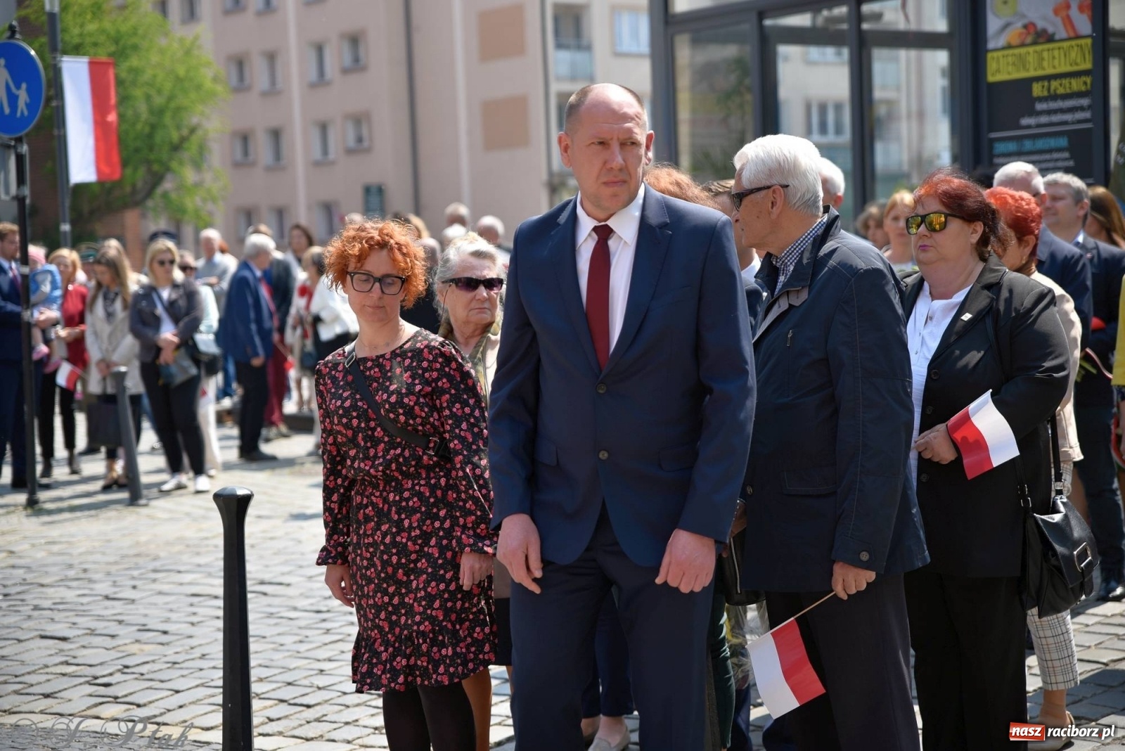 Zdjęcie w galerii na portalu naszraciborz.pl: 11 listopada w tym samym miejscu. Jak wiele się zmieniło od tamtej daty? wiadomości z regionu