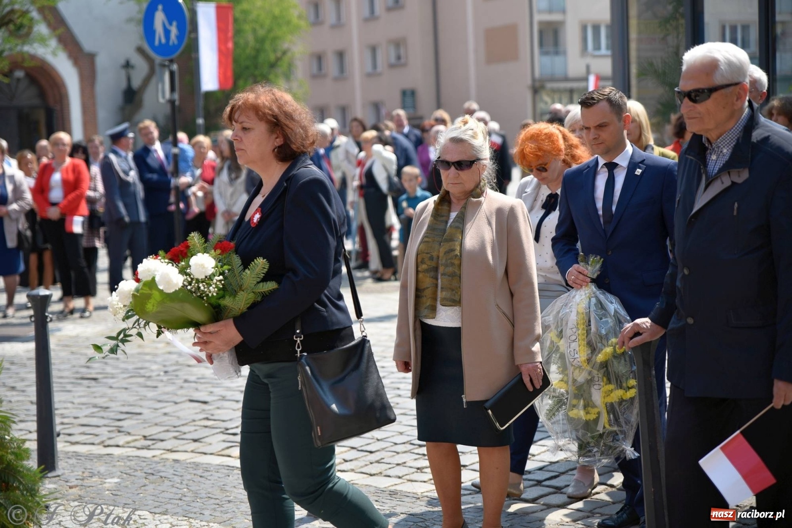 Zdjęcie w galerii na portalu naszraciborz.pl: 11 listopada w tym samym miejscu. Jak wiele się zmieniło od tamtej daty? wiadomości z regionu