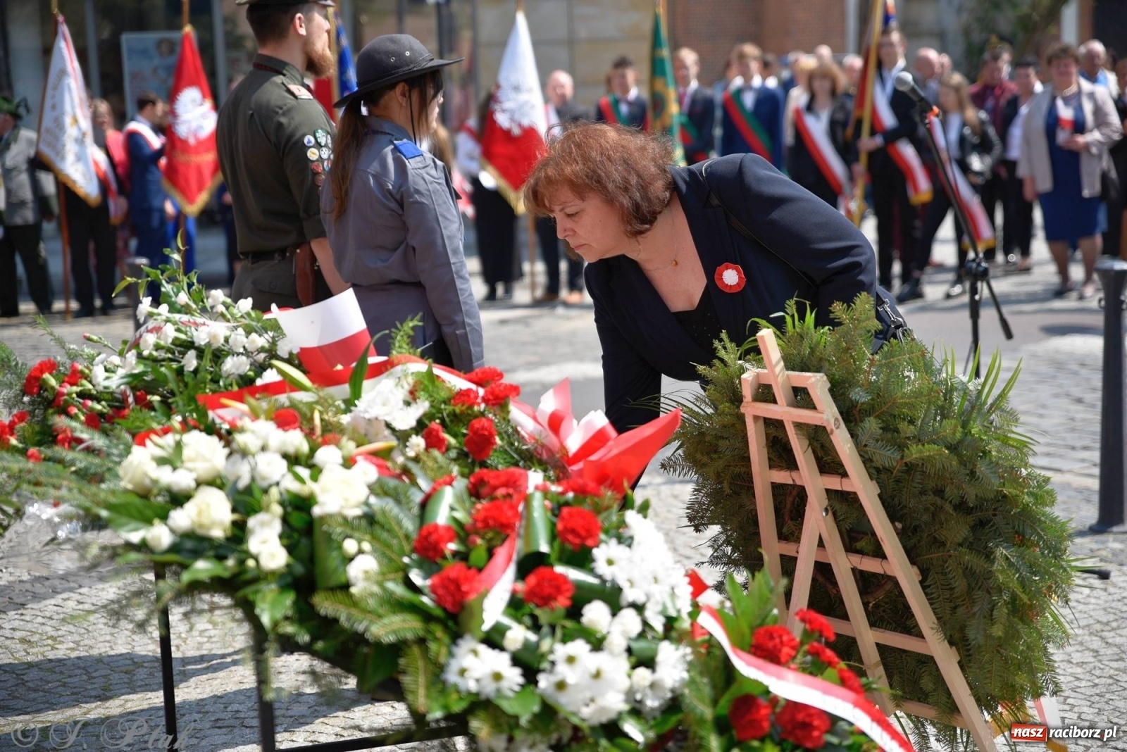 Zdjęcie w galerii na portalu naszraciborz.pl: 11 listopada w tym samym miejscu. Jak wiele się zmieniło od tamtej daty? wiadomości z regionu