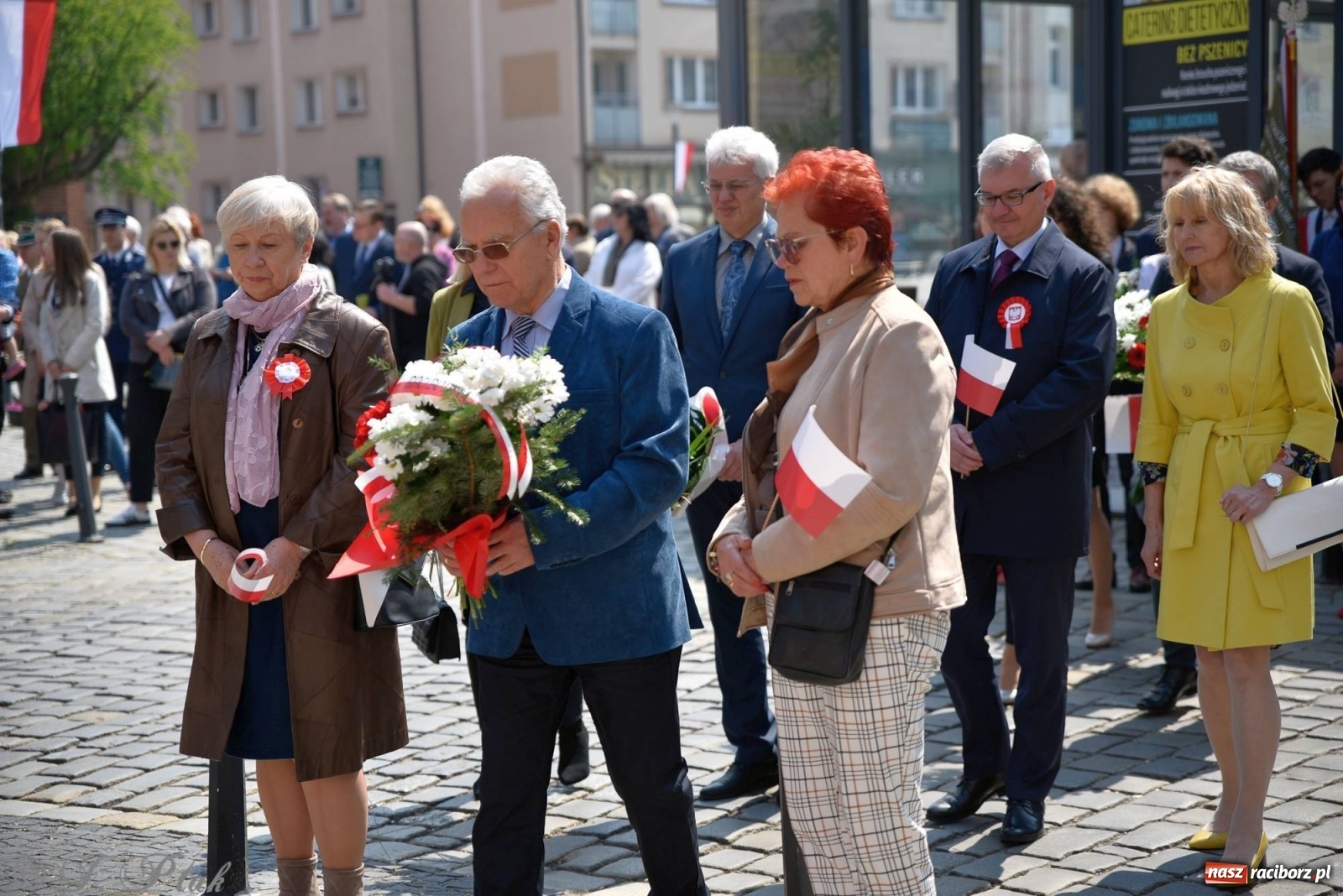 Zdjęcie w galerii na portalu naszraciborz.pl: 11 listopada w tym samym miejscu. Jak wiele się zmieniło od tamtej daty? wiadomości z regionu