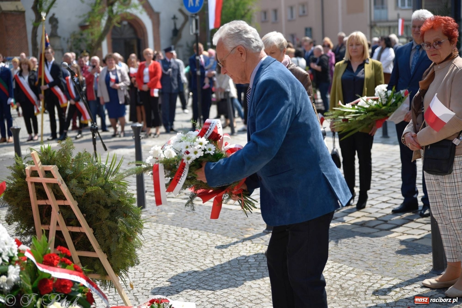 Zdjęcie w galerii na portalu naszraciborz.pl: 11 listopada w tym samym miejscu. Jak wiele się zmieniło od tamtej daty? wiadomości z regionu