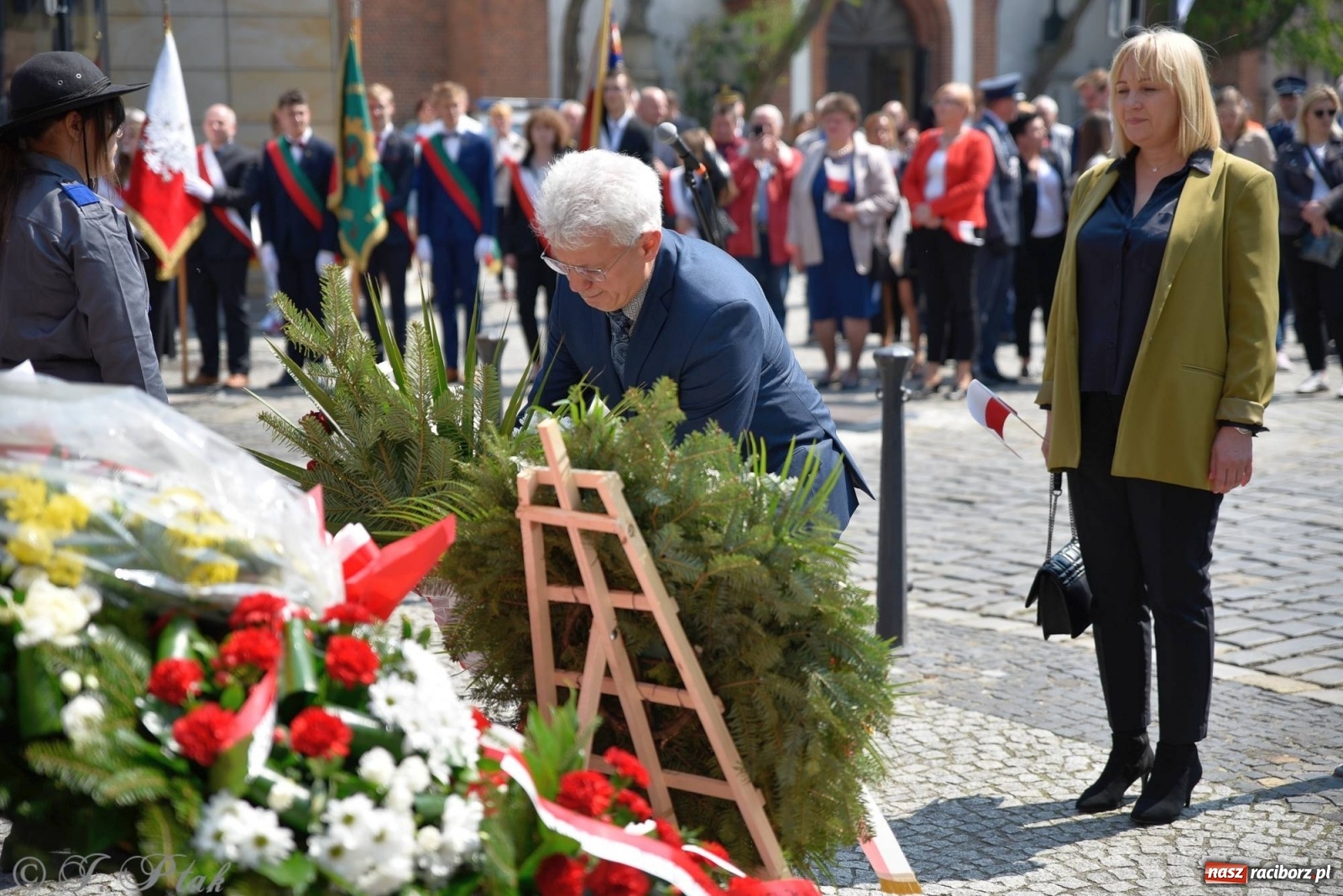 Zdjęcie w galerii na portalu naszraciborz.pl: 11 listopada w tym samym miejscu. Jak wiele się zmieniło od tamtej daty? wiadomości z regionu