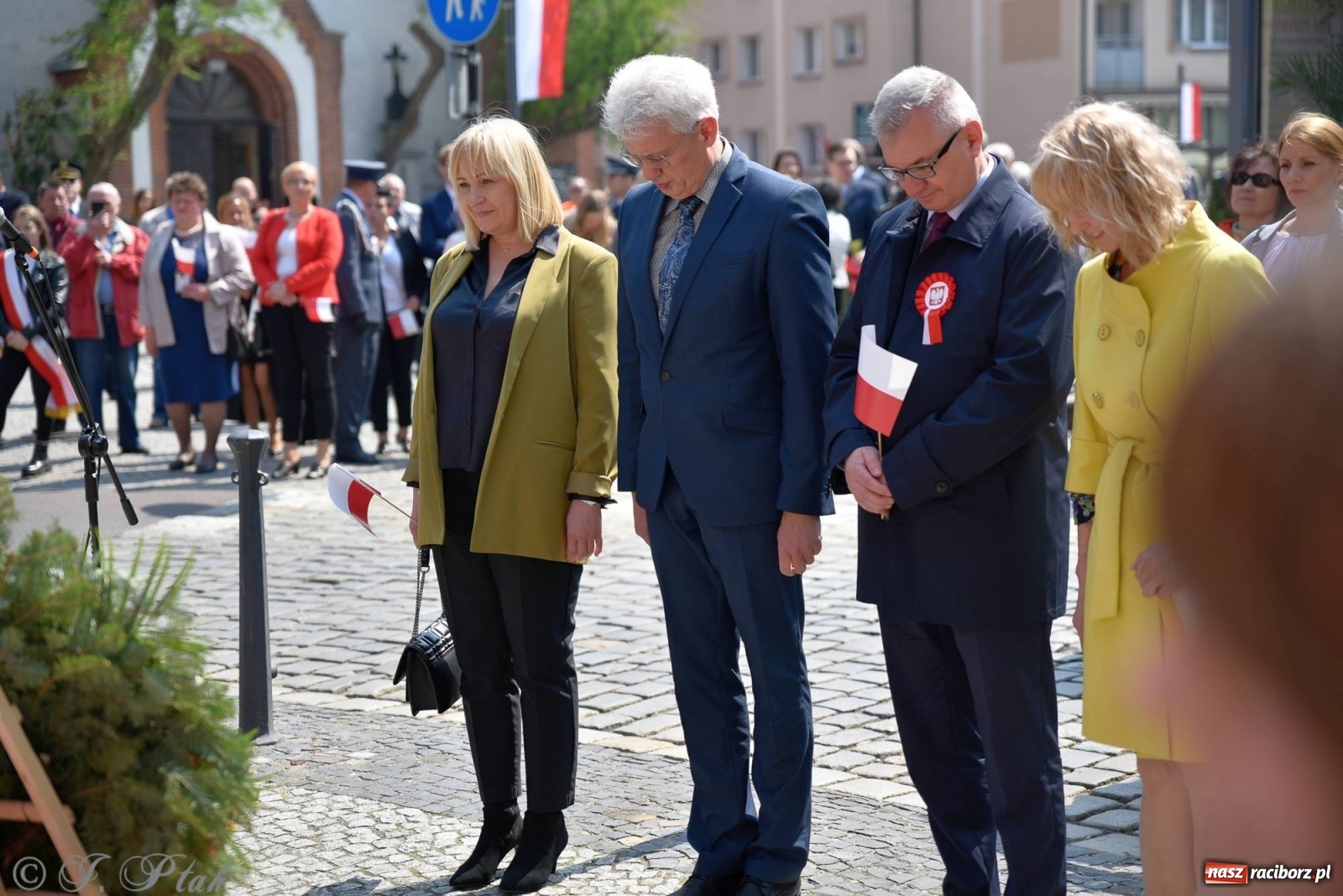 Zdjęcie w galerii na portalu naszraciborz.pl: 11 listopada w tym samym miejscu. Jak wiele się zmieniło od tamtej daty? wiadomości z regionu
