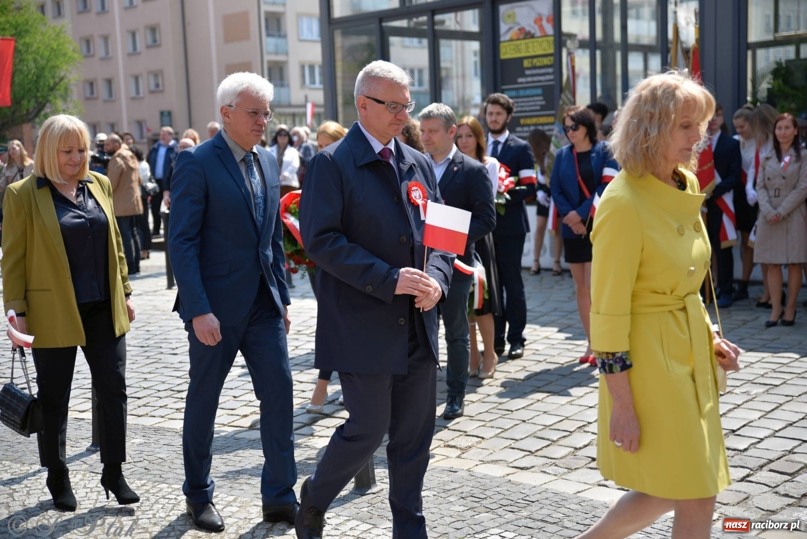 Zdjęcie w galerii na portalu naszraciborz.pl: 11 listopada w tym samym miejscu. Jak wiele się zmieniło od tamtej daty? wiadomości z regionu