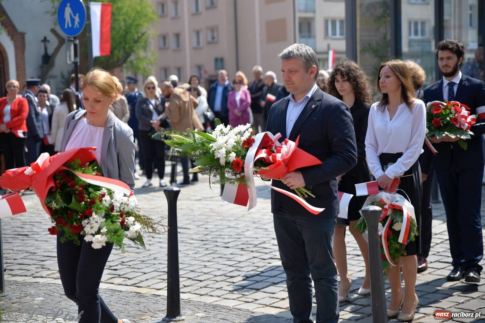 Zdjęcie w galerii na portalu naszraciborz.pl: 11 listopada w tym samym miejscu. Jak wiele się zmieniło od tamtej daty? wiadomości z regionu