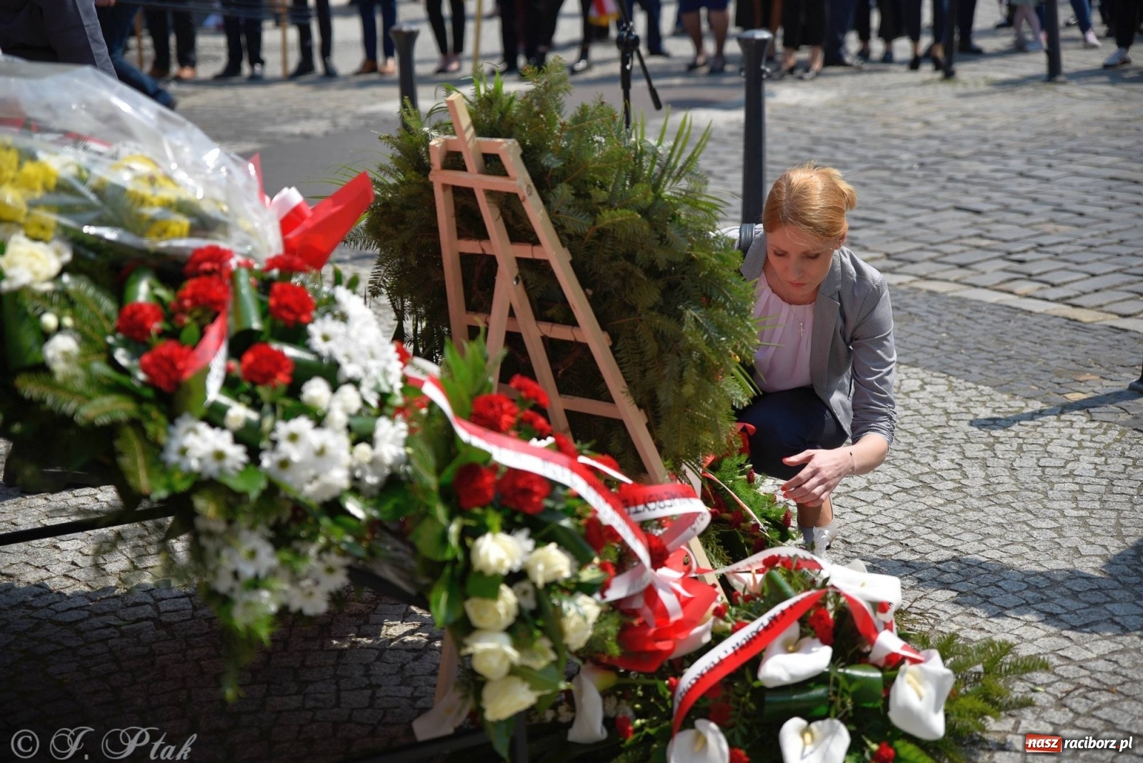 Zdjęcie w galerii na portalu naszraciborz.pl: 11 listopada w tym samym miejscu. Jak wiele się zmieniło od tamtej daty? wiadomości z regionu