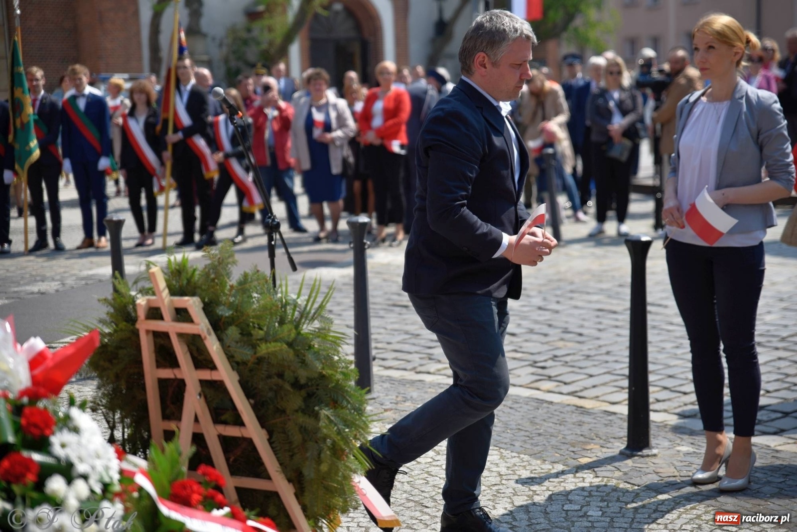 Zdjęcie w galerii na portalu naszraciborz.pl: 11 listopada w tym samym miejscu. Jak wiele się zmieniło od tamtej daty? wiadomości z regionu