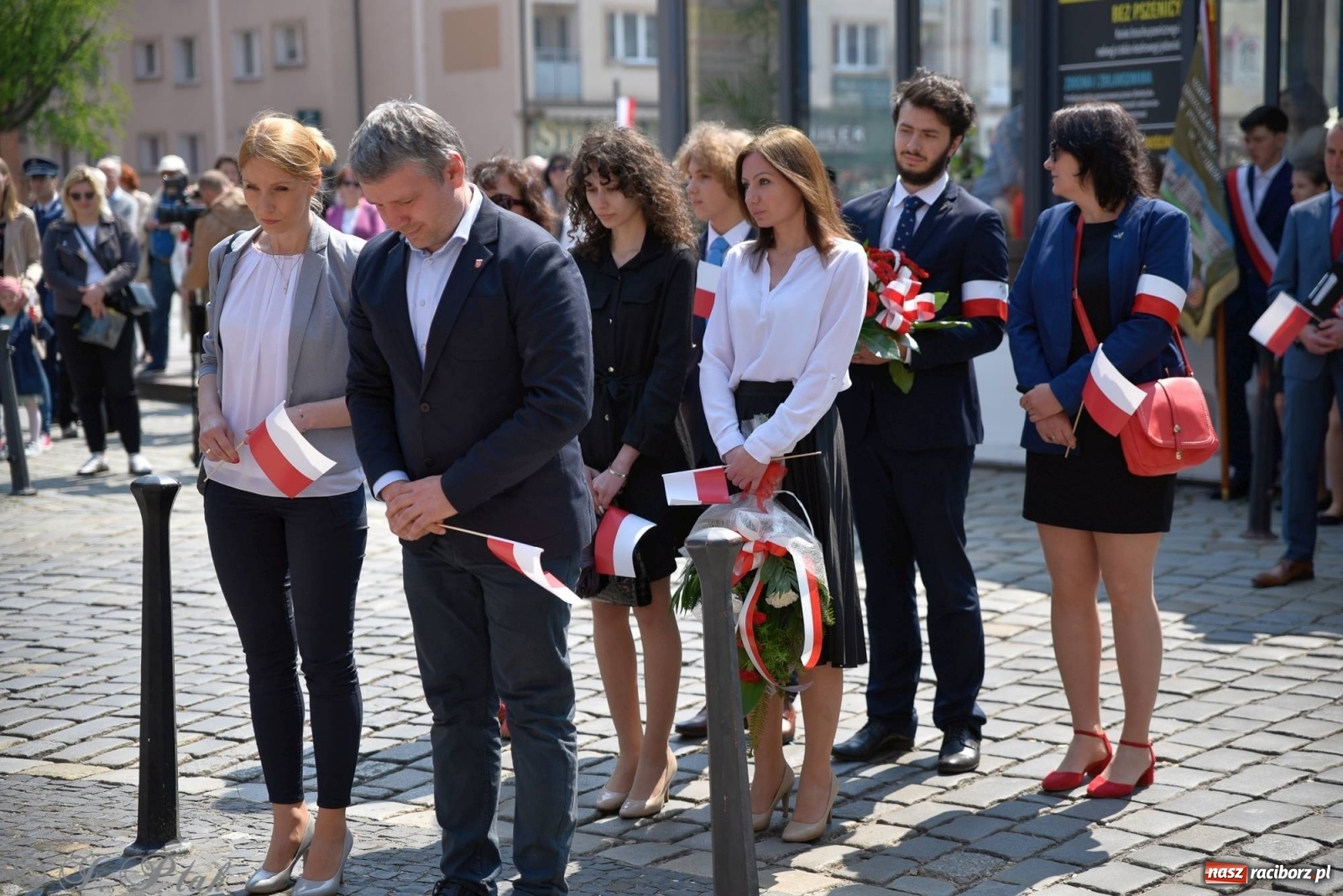 Zdjęcie w galerii na portalu naszraciborz.pl: 11 listopada w tym samym miejscu. Jak wiele się zmieniło od tamtej daty? wiadomości z regionu