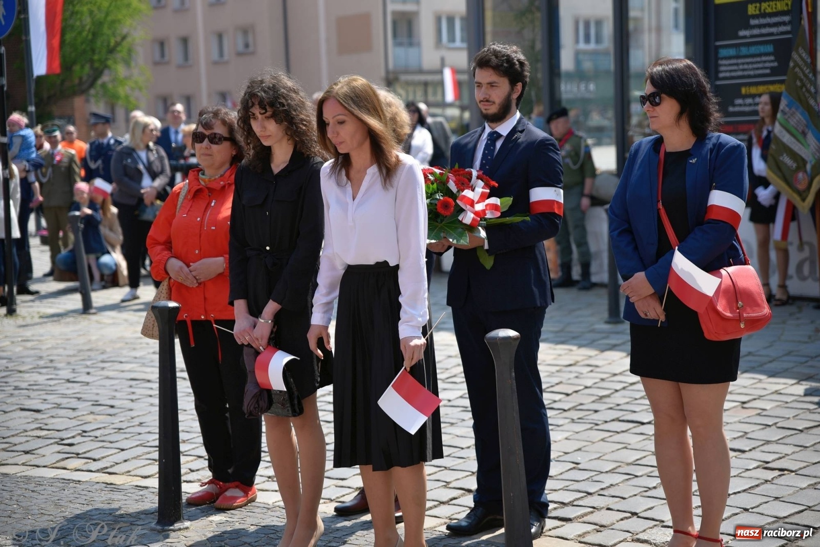 Zdjęcie w galerii na portalu naszraciborz.pl: 11 listopada w tym samym miejscu. Jak wiele się zmieniło od tamtej daty? wiadomości z regionu