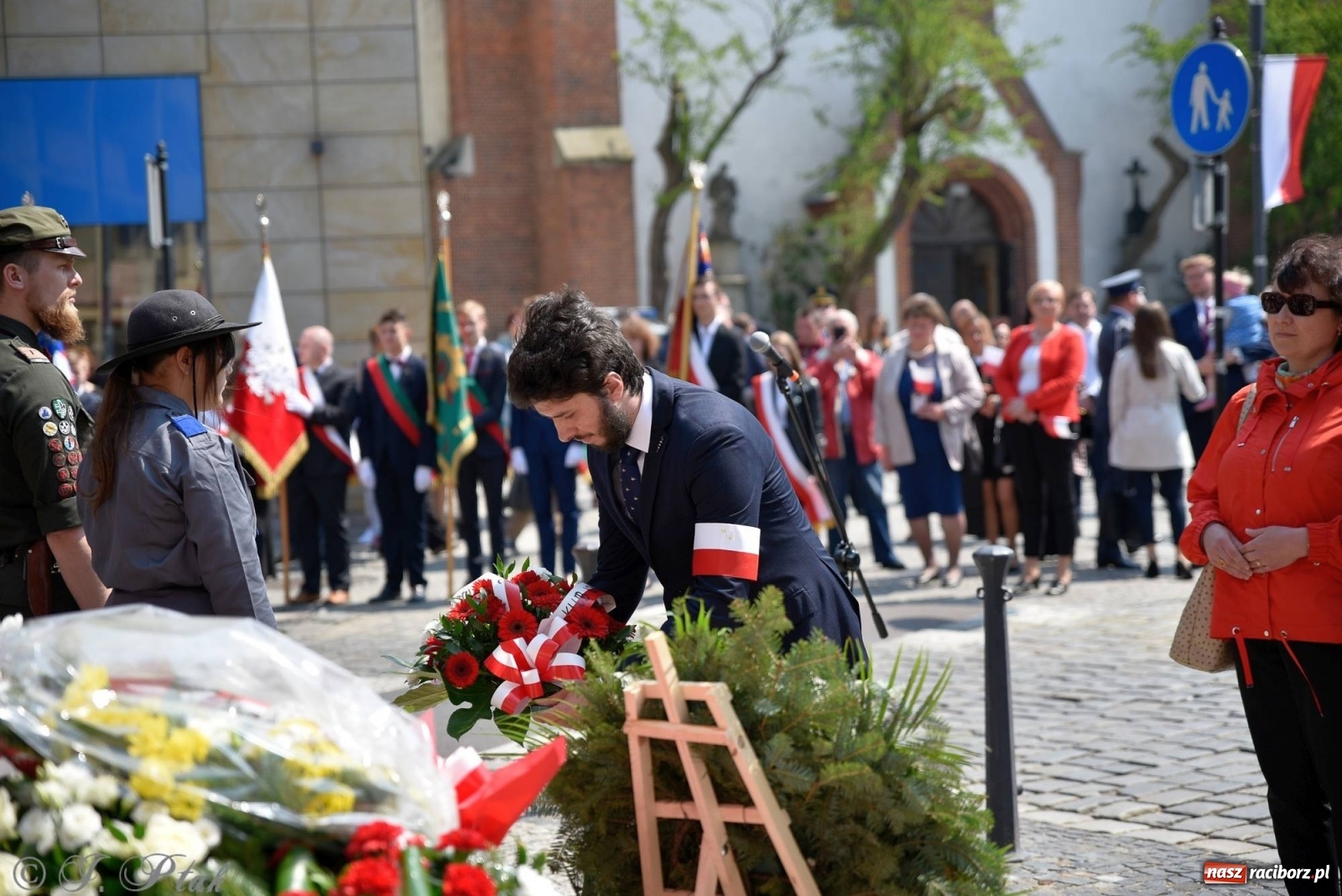 Zdjęcie w galerii na portalu naszraciborz.pl: 11 listopada w tym samym miejscu. Jak wiele się zmieniło od tamtej daty? wiadomości z regionu