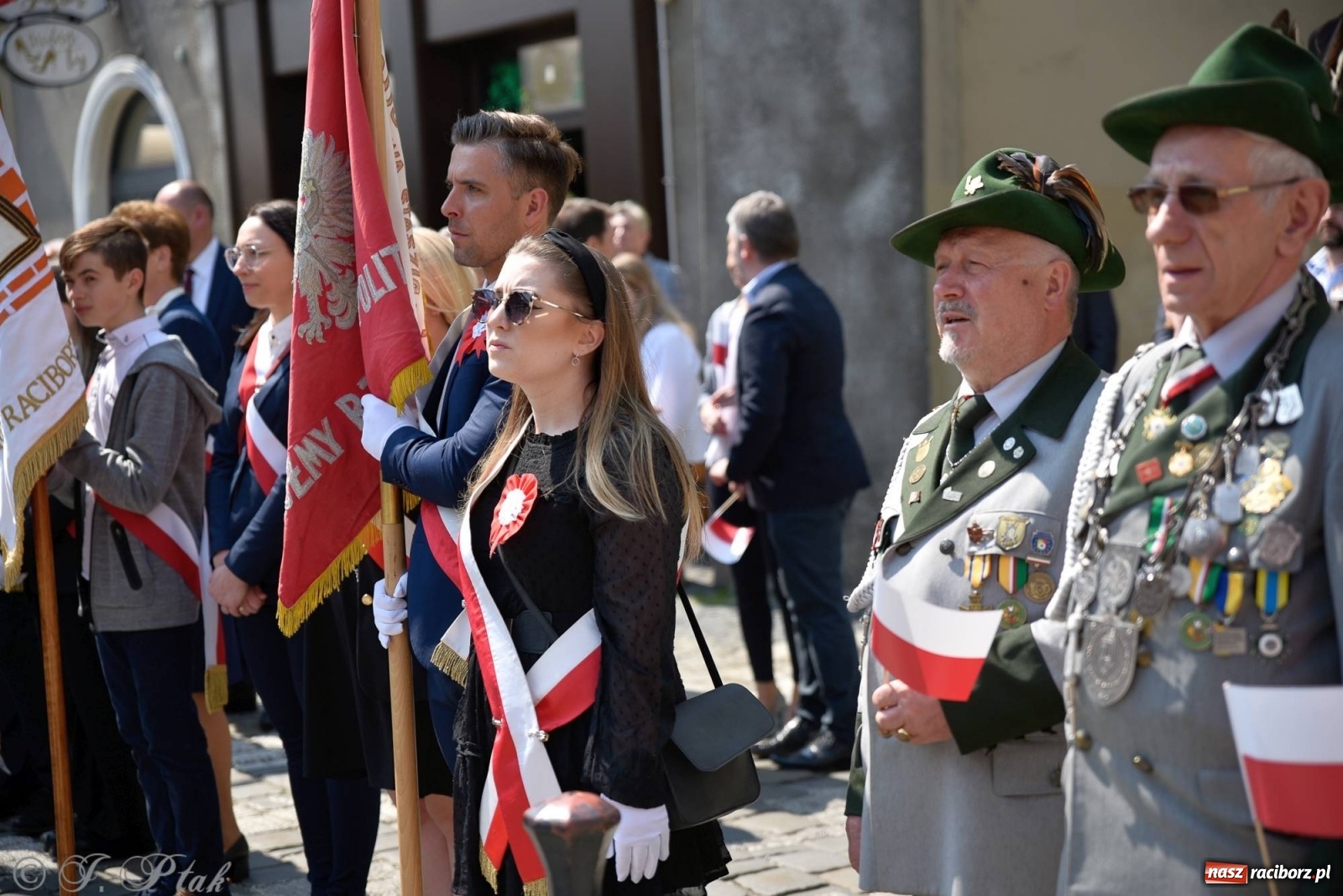 Zdjęcie w galerii na portalu naszraciborz.pl: 11 listopada w tym samym miejscu. Jak wiele się zmieniło od tamtej daty? wiadomości z regionu