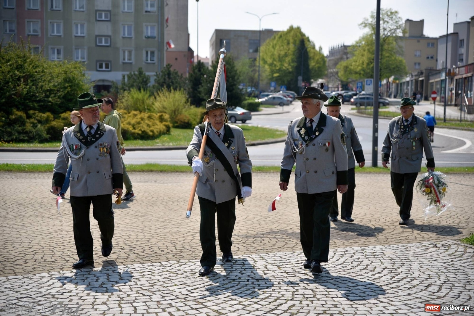 Zdjęcie w galerii na portalu naszraciborz.pl: 11 listopada w tym samym miejscu. Jak wiele się zmieniło od tamtej daty? wiadomości z regionu