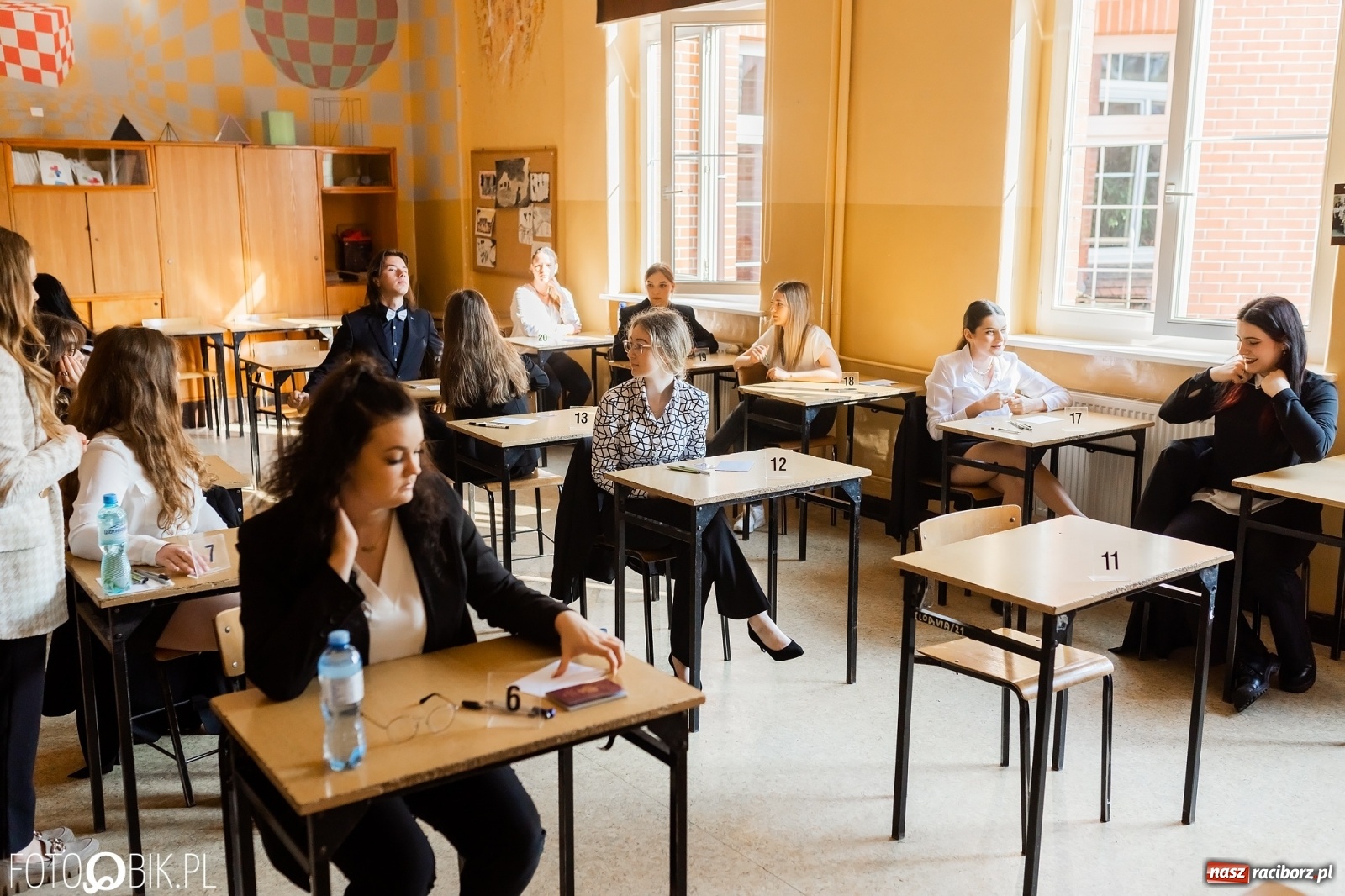 Zdjęcie w galerii na portalu naszraciborz.pl: Pomiędzy stresem i luzem. Dziś początek maturalnego maratonu [ZSO nr 1] wiadomości z regionu