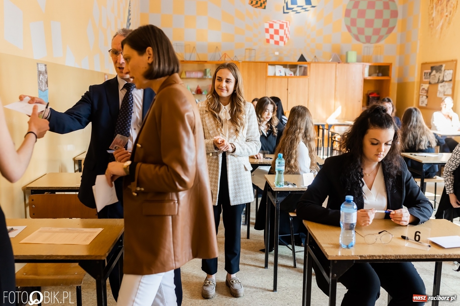 Zdjęcie w galerii na portalu naszraciborz.pl: Pomiędzy stresem i luzem. Dziś początek maturalnego maratonu [ZSO nr 1] wiadomości z regionu