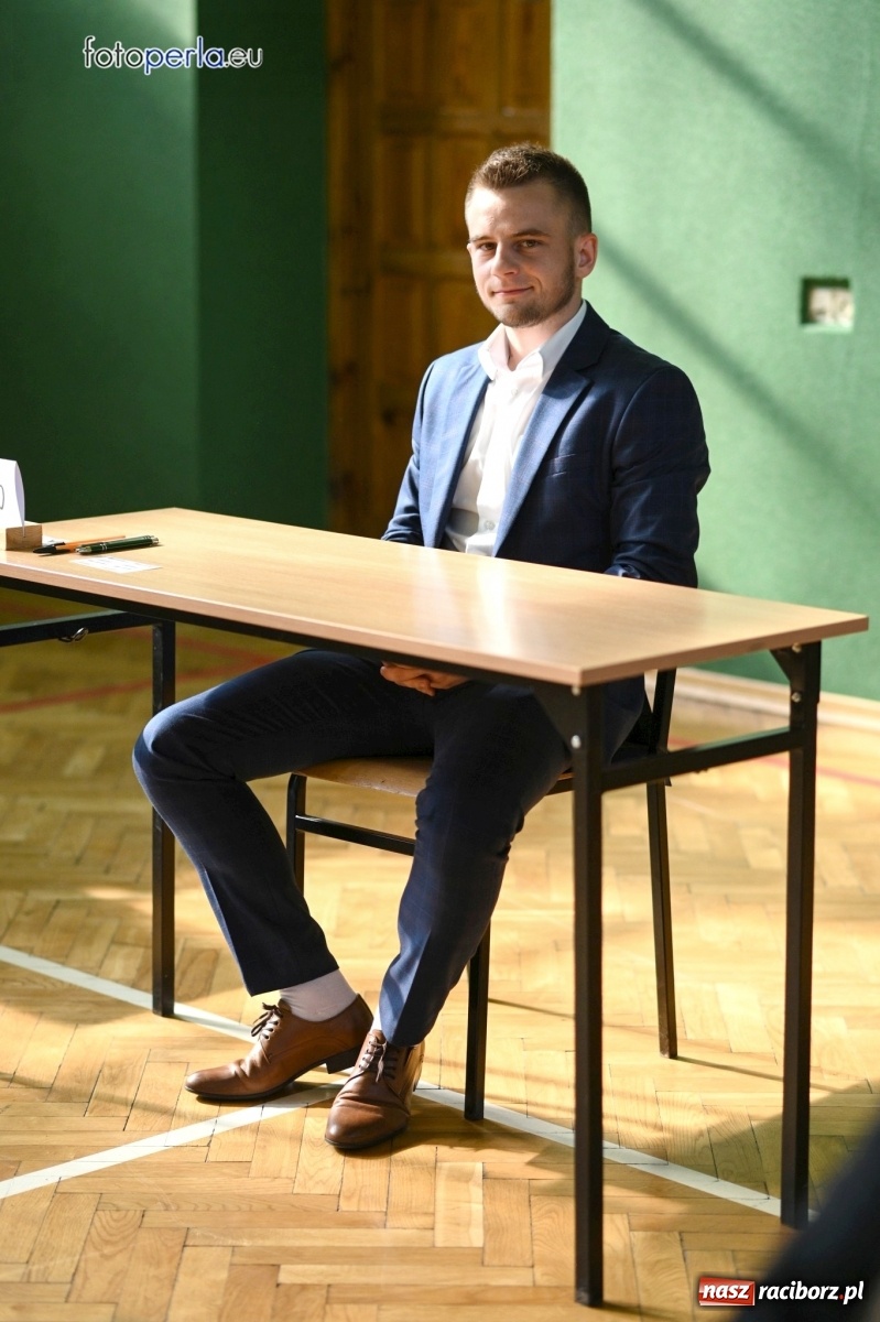 Zdjęcie w galerii na portalu naszraciborz.pl: Pan Tadeusz, Noce i dnie oraz Najkrótsza definicja życia na maturze z polskiego [FOTO z EKONOMIKA] wiadomości z regionu