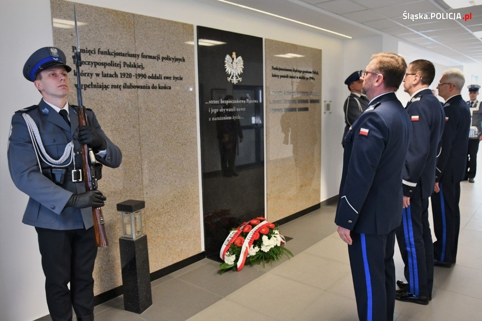 Zdjęcie w galerii na portalu naszraciborz.pl: Dowództwo śląskiej policji oddało hołd śp. Michałowi Kędzierskiemu wiadomości z regionu