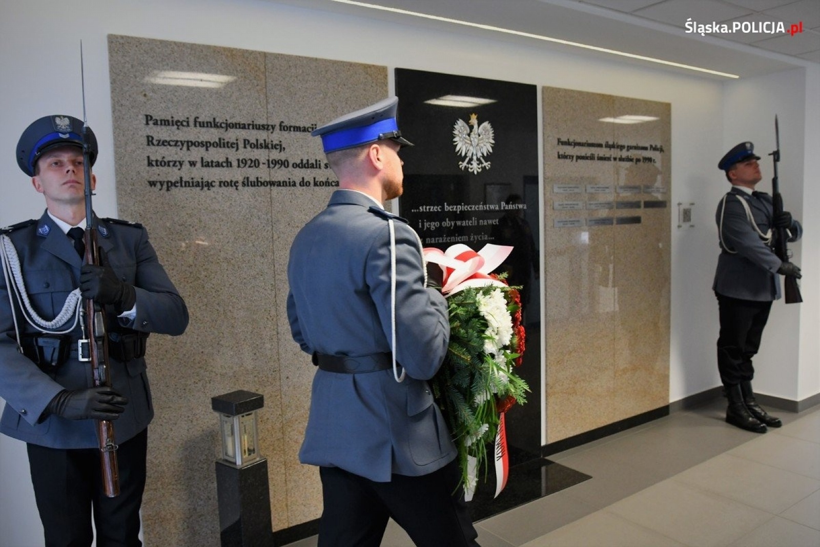 Zdjęcie w galerii na portalu naszraciborz.pl: Dowództwo śląskiej policji oddało hołd śp. Michałowi Kędzierskiemu wiadomości z regionu