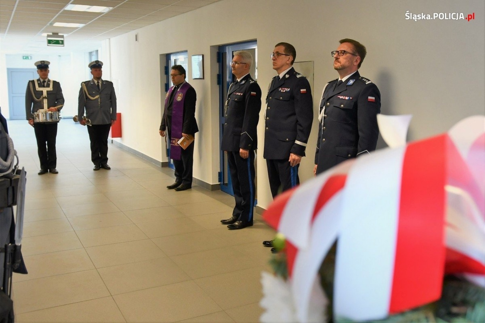 Zdjęcie w galerii na portalu naszraciborz.pl: Dowództwo śląskiej policji oddało hołd śp. Michałowi Kędzierskiemu wiadomości z regionu