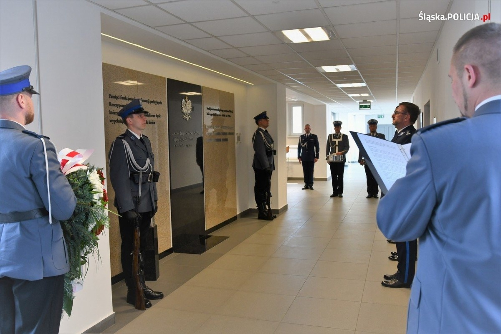 Zdjęcie w galerii na portalu naszraciborz.pl: Dowództwo śląskiej policji oddało hołd śp. Michałowi Kędzierskiemu wiadomości z regionu
