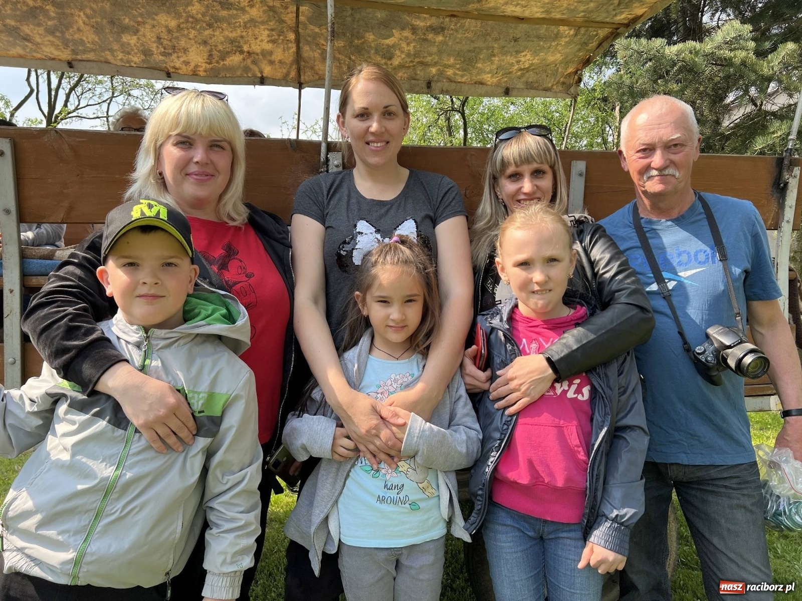 Zdjęcie w galerii na portalu naszraciborz.pl: Pradawnym zwyczajem ojców w Pogrzebieniu wyruszyła procesja na św. Floriana wiadomości z regionu