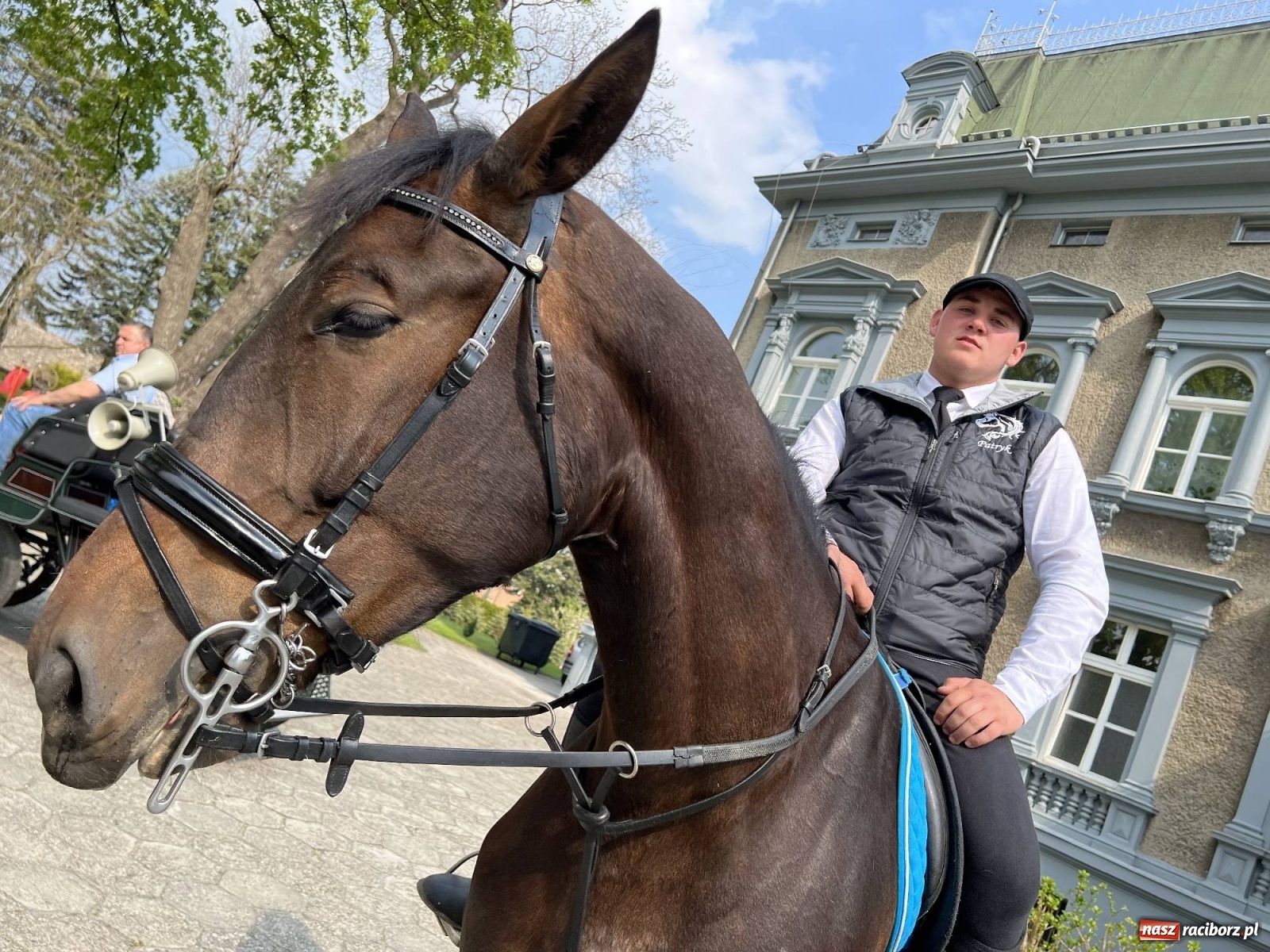Zdjęcie w galerii na portalu naszraciborz.pl: Pradawnym zwyczajem ojców w Pogrzebieniu wyruszyła procesja na św. Floriana wiadomości z regionu