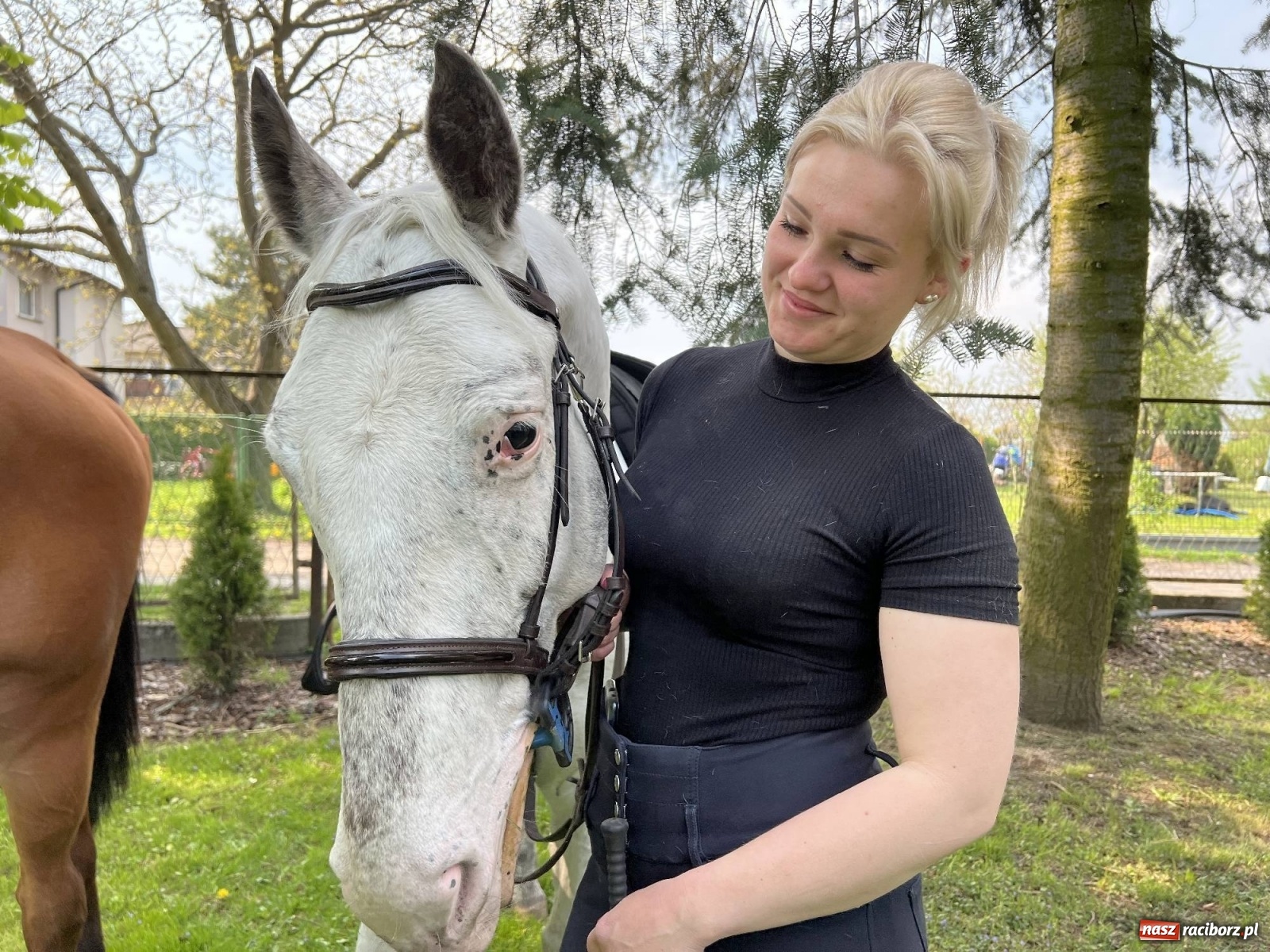 Zdjęcie w galerii na portalu naszraciborz.pl: Pradawnym zwyczajem ojców w Pogrzebieniu wyruszyła procesja na św. Floriana wiadomości z regionu