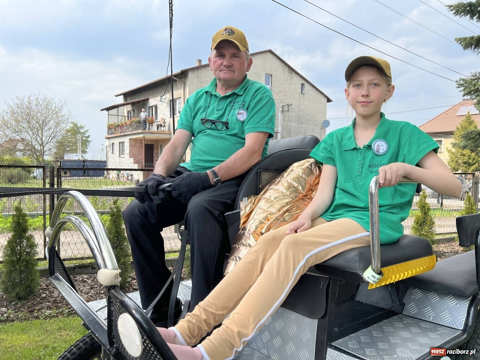Zdjęcie w galerii na portalu naszraciborz.pl: Pradawnym zwyczajem ojców w Pogrzebieniu wyruszyła procesja na św. Floriana wiadomości z regionu
