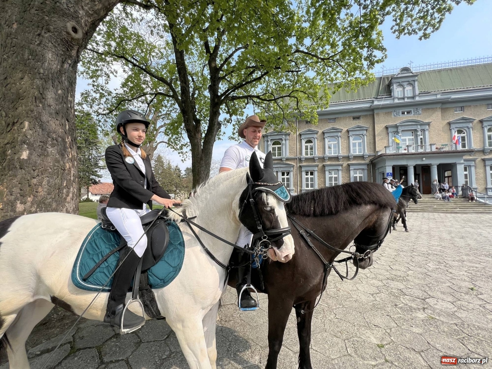 Zdjęcie w galerii na portalu naszraciborz.pl: Pradawnym zwyczajem ojców w Pogrzebieniu wyruszyła procesja na św. Floriana wiadomości z regionu