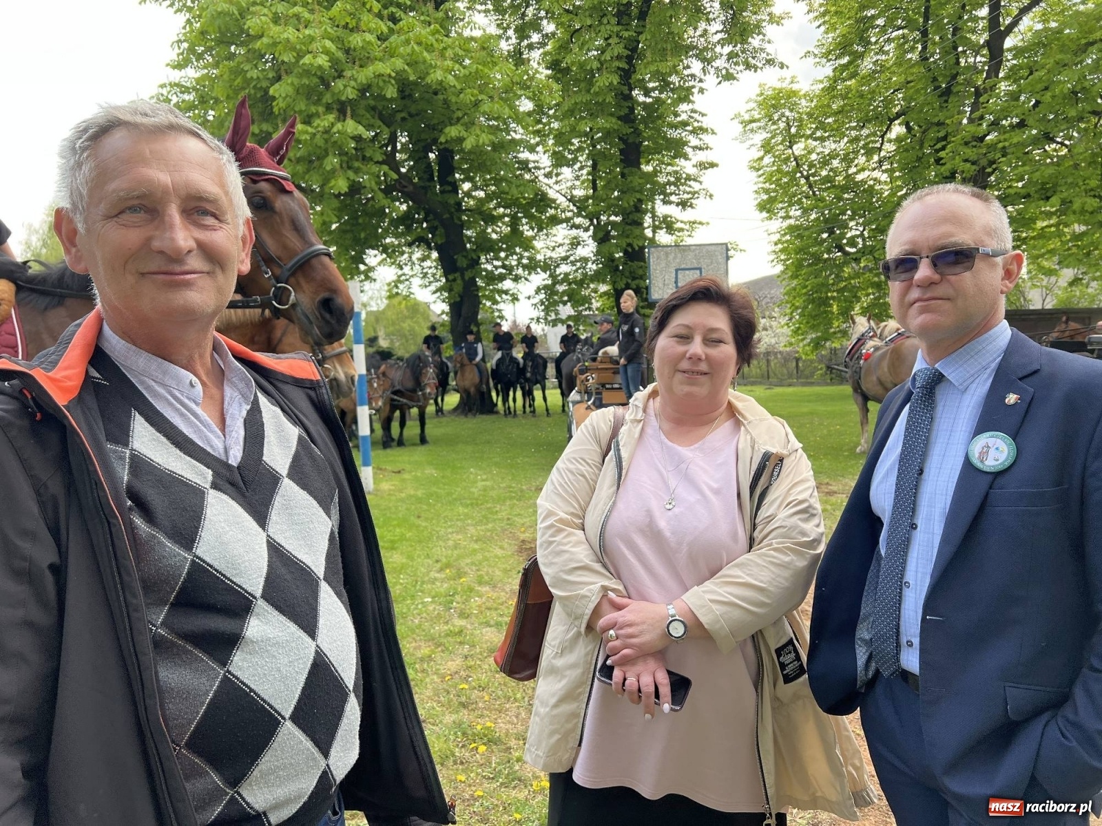 Zdjęcie w galerii na portalu naszraciborz.pl: Pradawnym zwyczajem ojców w Pogrzebieniu wyruszyła procesja na św. Floriana wiadomości z regionu