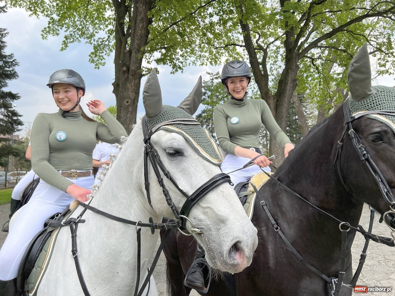 Zdjęcie w galerii na portalu naszraciborz.pl: Pradawnym zwyczajem ojców w Pogrzebieniu wyruszyła procesja na św. Floriana wiadomości z regionu
