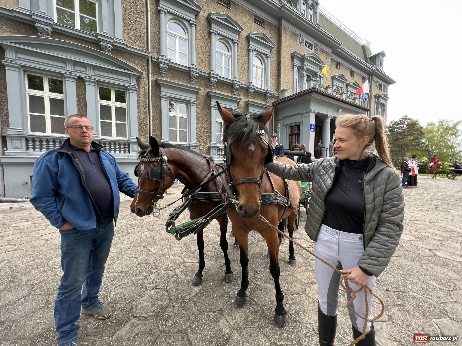 Zdjęcie w galerii na portalu naszraciborz.pl: Pradawnym zwyczajem ojców w Pogrzebieniu wyruszyła procesja na św. Floriana wiadomości z regionu